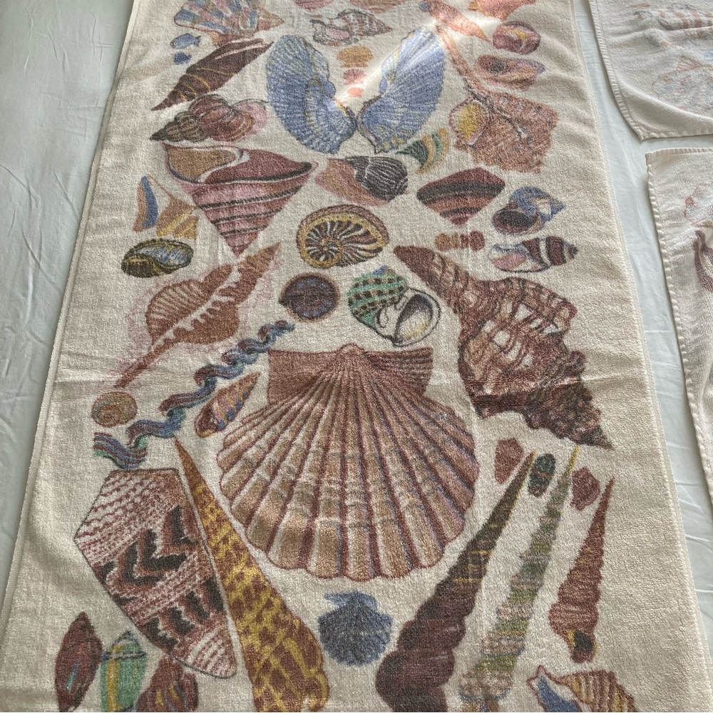 Vintage Martex Seashell towels by Gloria Vanderbilt set of 3